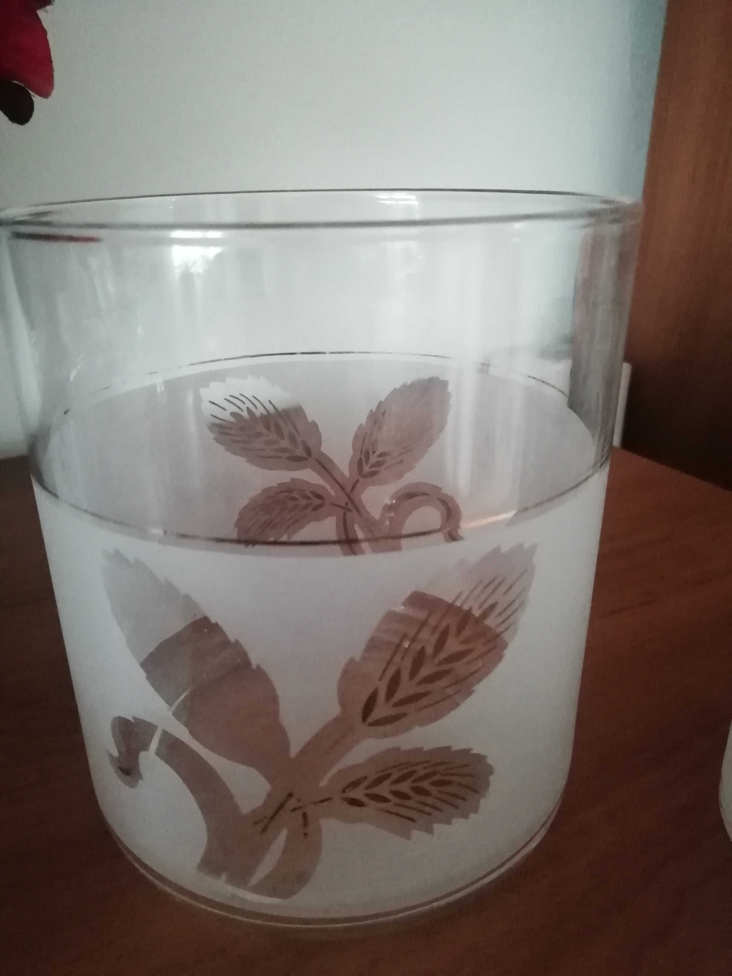 Szklanki do whisky z pojemnikiem na lód