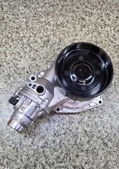 Помпа новая BMW S63B44BT4 11518074234 F90 F91 F92 F93 F95 F96 G05 G06
