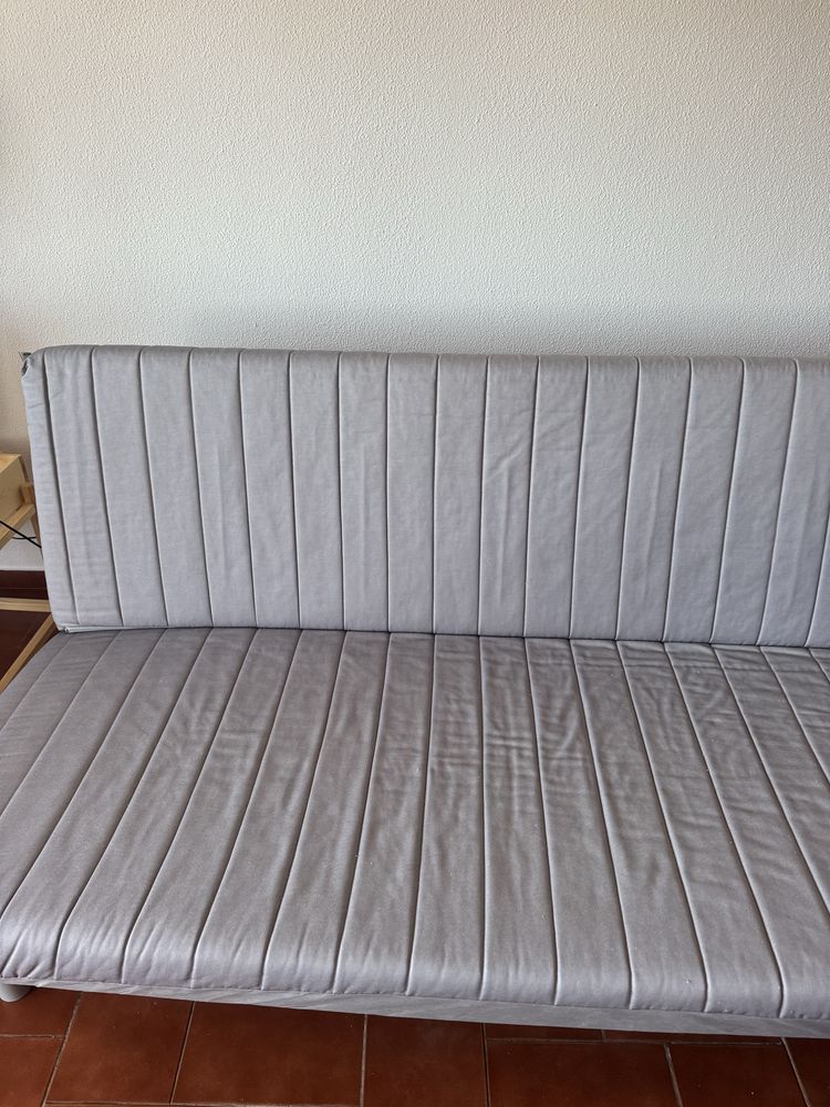Sofa-cama 3 lugares com colchao e capa protetora incluida