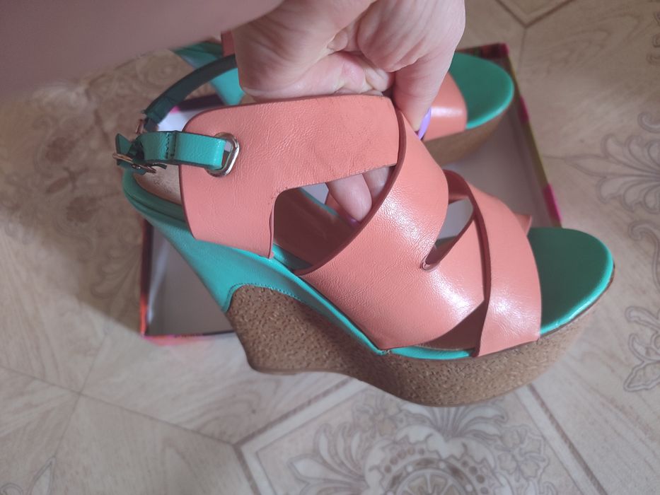 Продам дуже гарні сабо 37 розмір