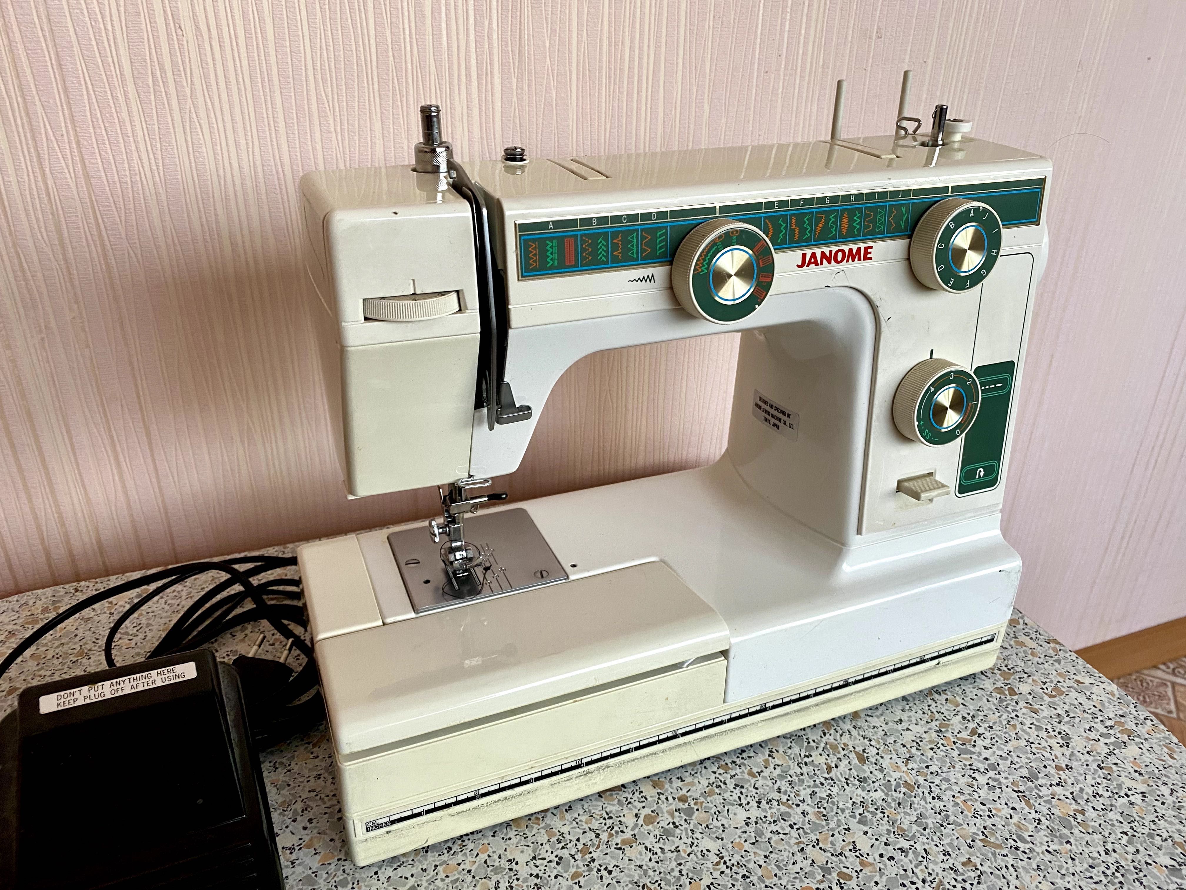 Продам швейну машину Janome L-394