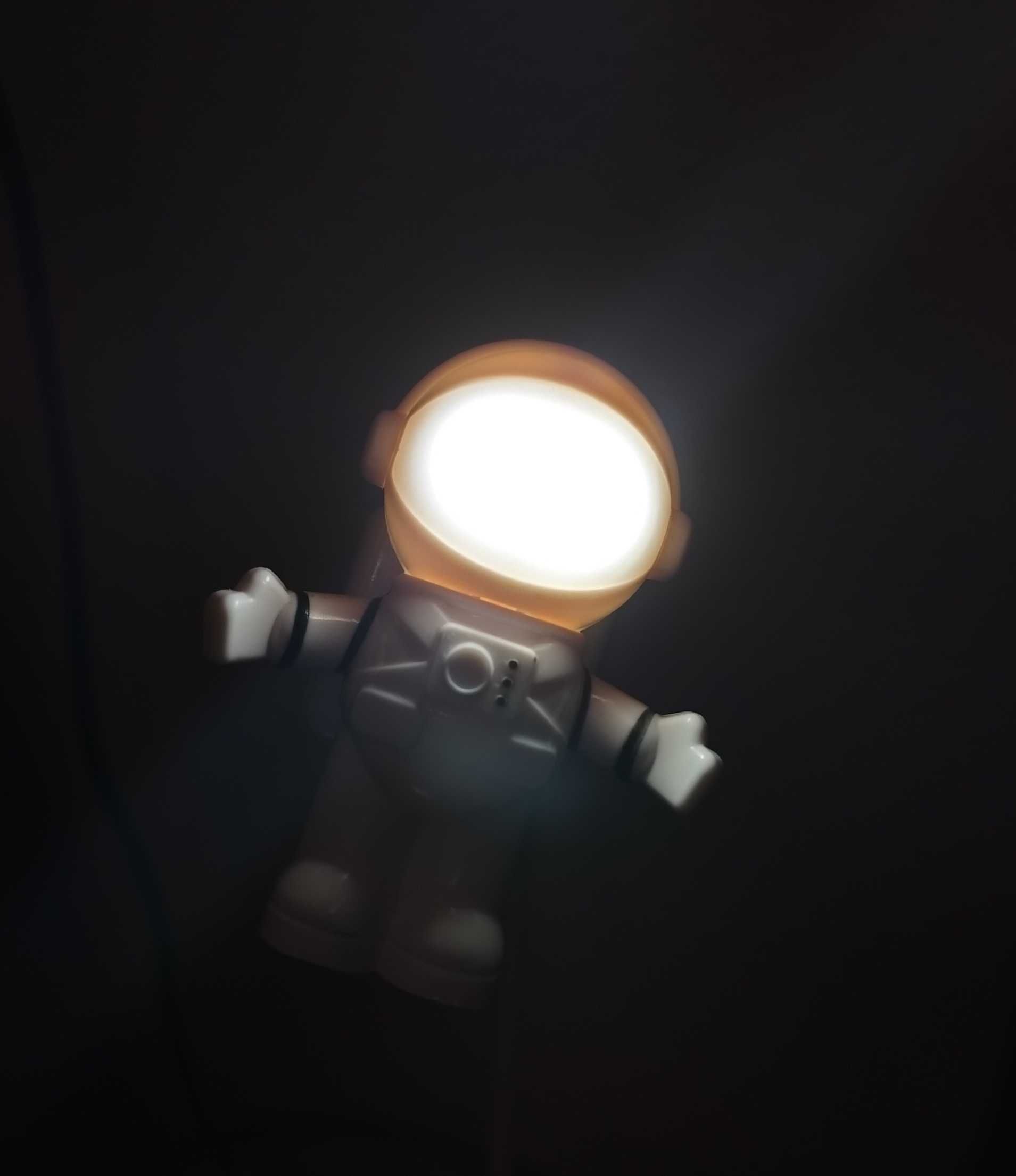 Luz led USB em forma de astronauta, leitura, luz de presença