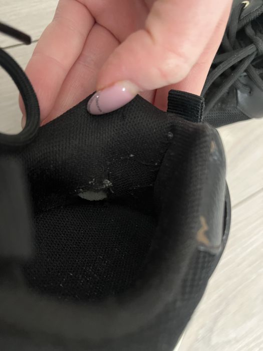 Czarne logowane sneakersy Guess Metz2 Moxea logo rozmiar 37