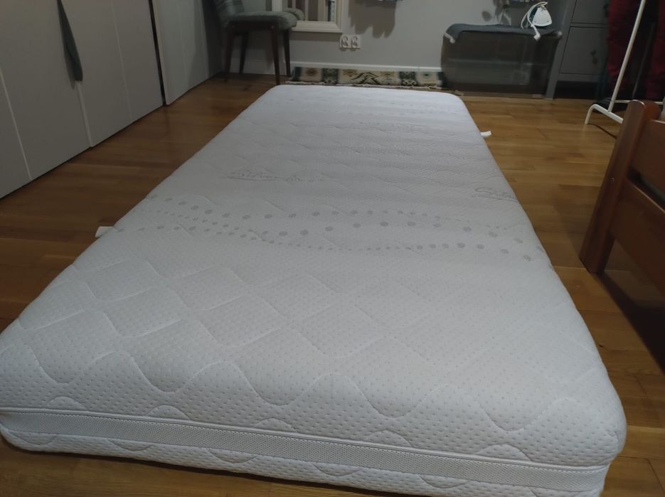 Materac piankowy 90x200x20  Jysk