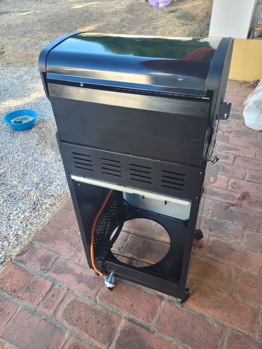 Churrasqueira a gás Naterial Kenton II  muito pouco usada.