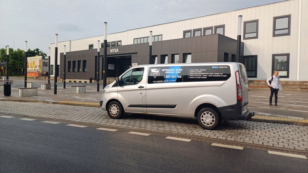 Wynajem busa 9-osobowego/ Przewóz osób/Transport/ Lotniska wesela