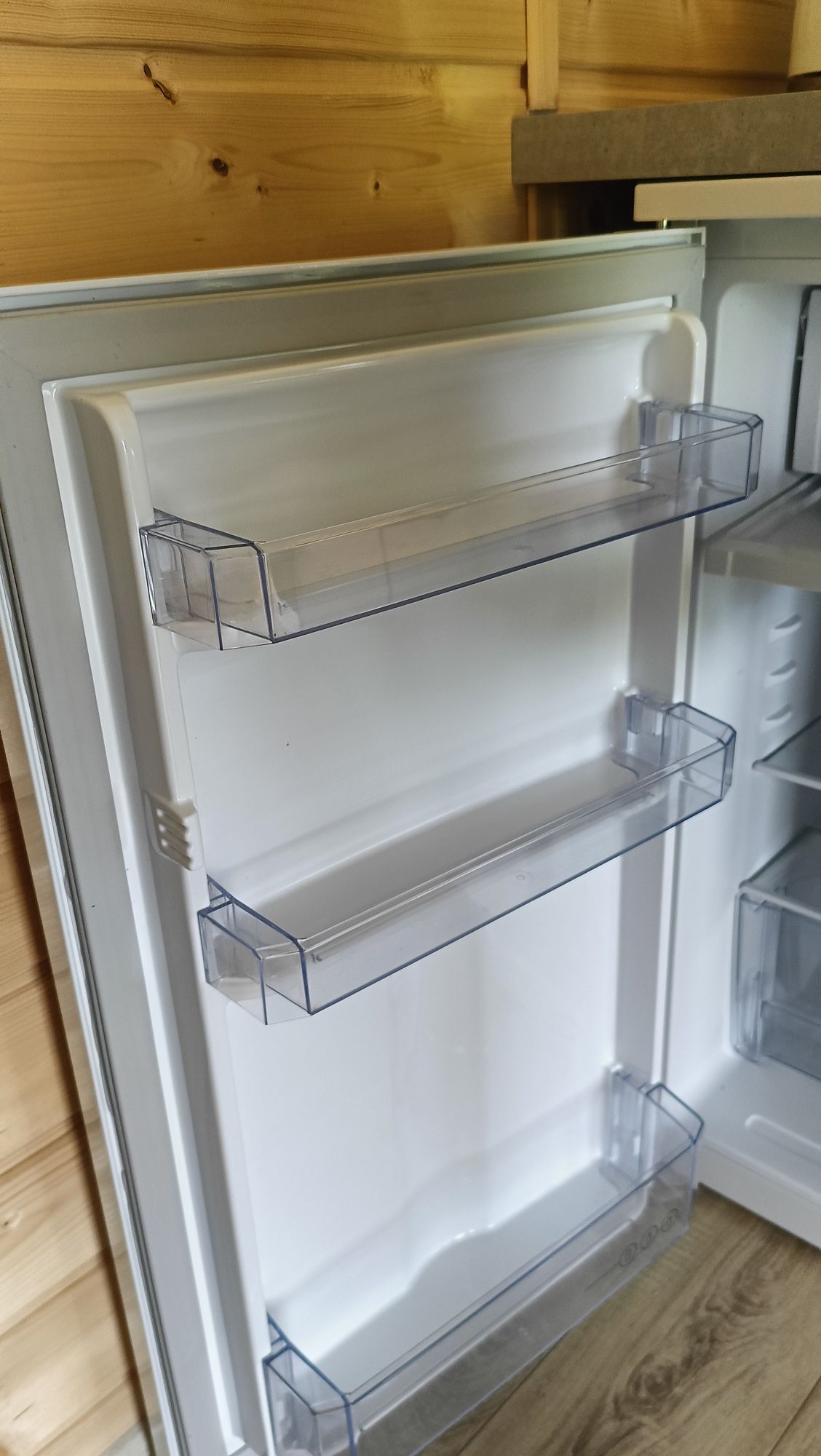 Lodóka podblatowa Beko TS190340N