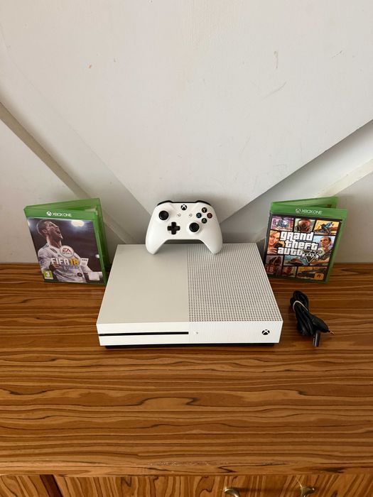 [Xbox] Konsola Xbox One S + Pad + 2 Gry (FIFA, GTA V)