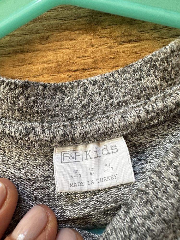 Sweterek sweter dla dziewczynki cekiny 110/116