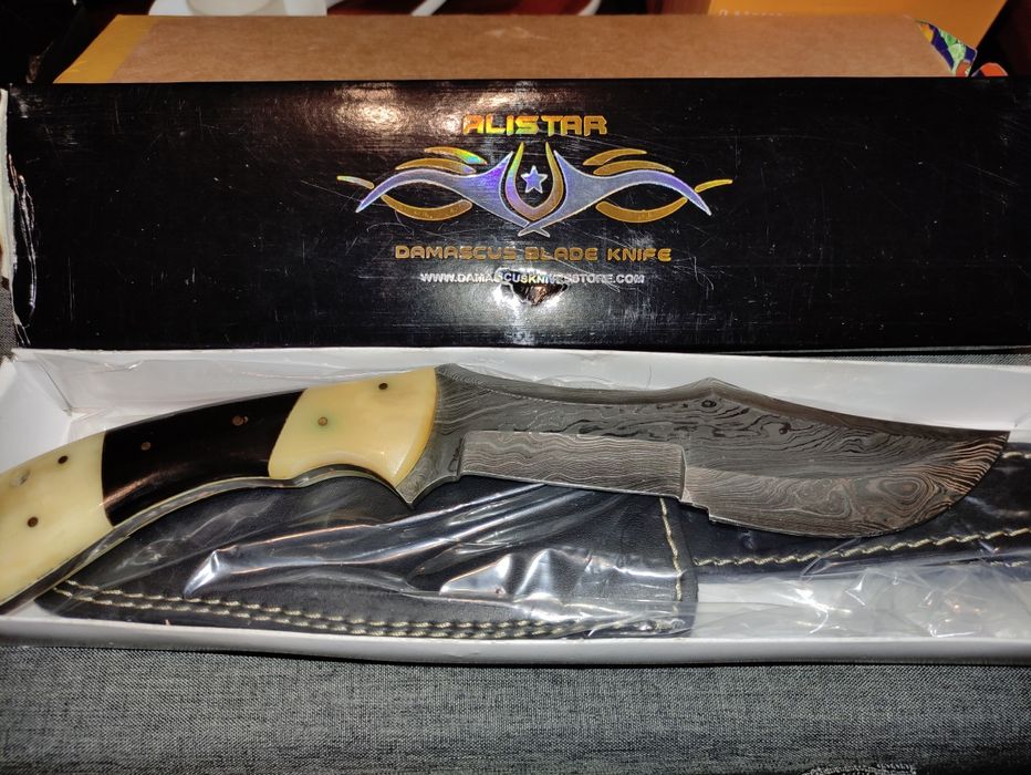 Nóż że stali damasceńskiej