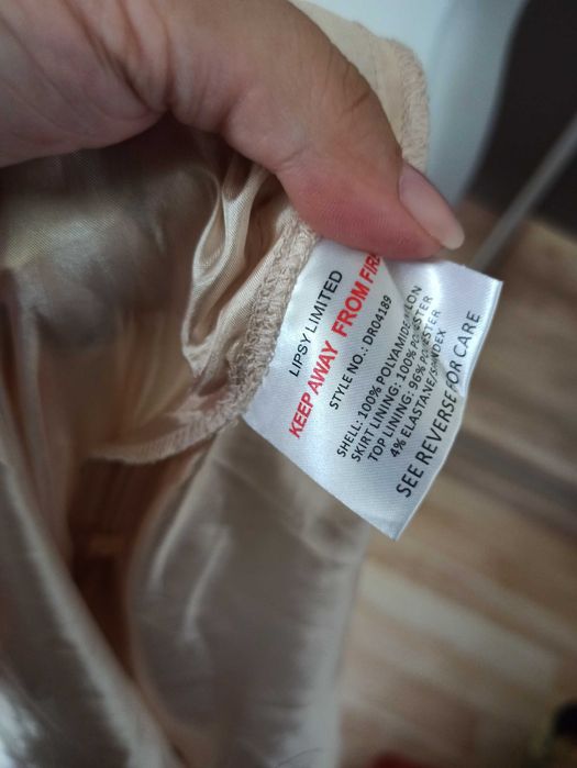 Beżowa sukienka princeska r. 36/38