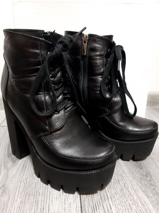 Ботильйони шкіряні на тракторній підошві 37 розмір