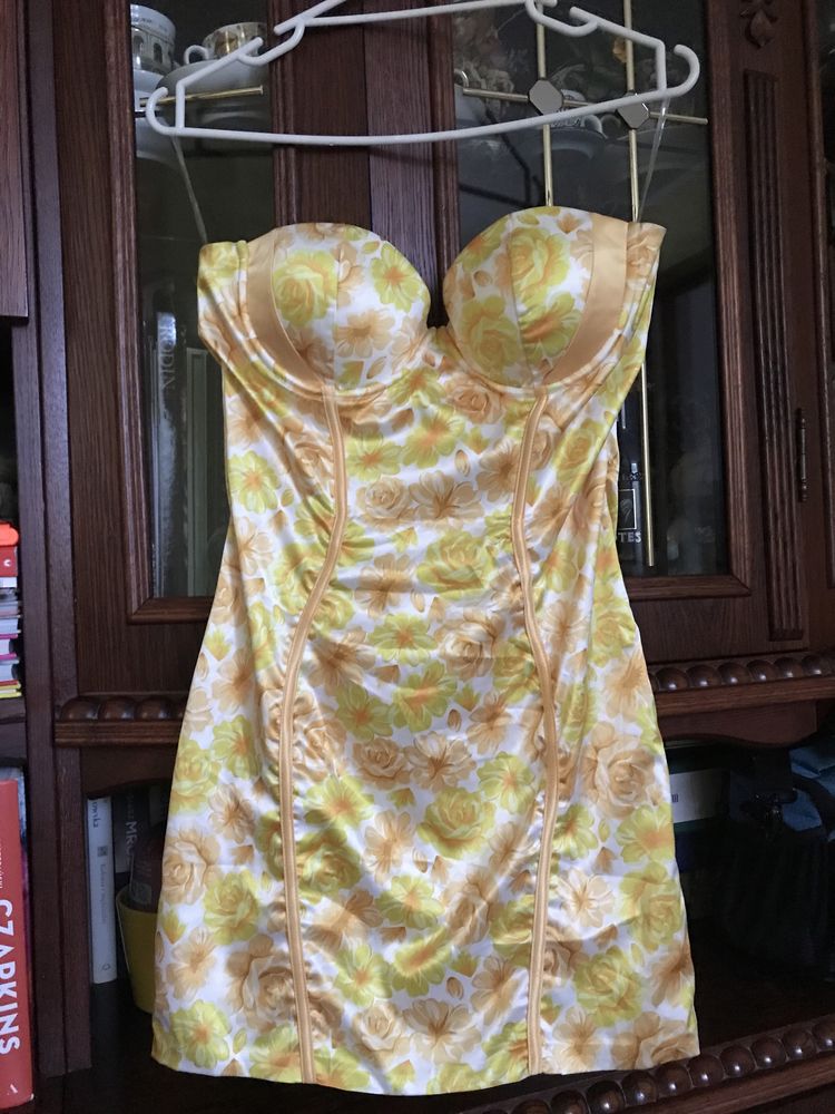 Sukienka  , żółta w kwiatki roz.38