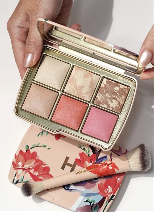 Палетка Hourglass