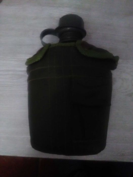 Cantil militar com bolsa térmica