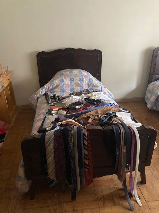 Mobilia de quarto com duas camas de casal