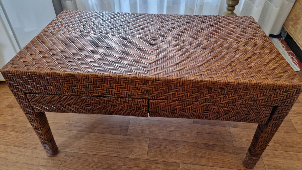 Mesa em verga envernizada