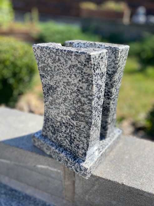 Квадратна ваза з граніту