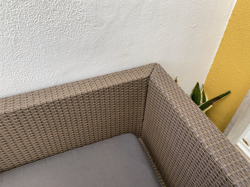 Sofá modelar em ratan para exterior
