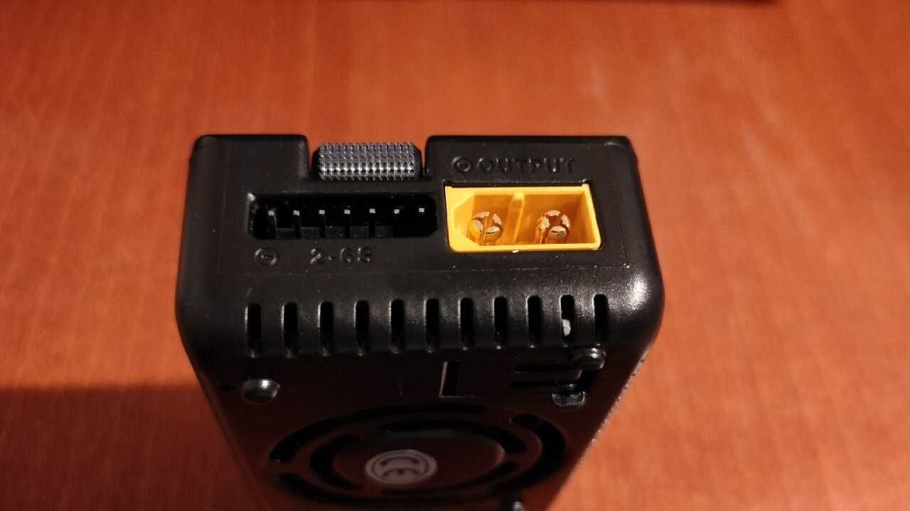 Ładowarka M7 ToolkitRC 200W 10A 1-6S Li-Po Stan idealny + przejściówka