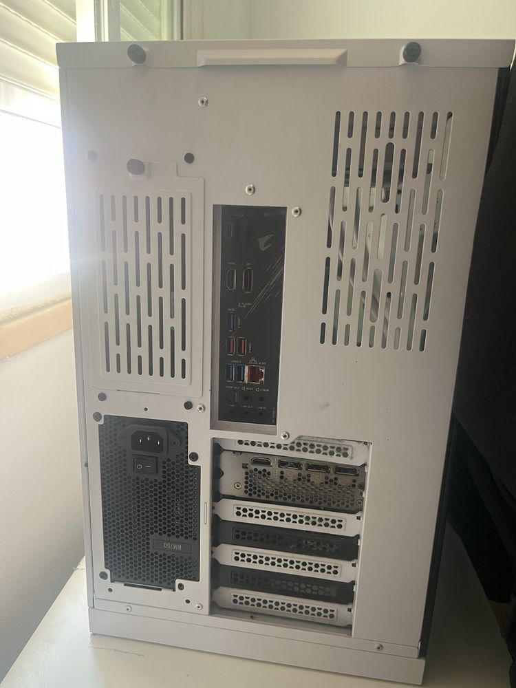 PC GAMER - Ryzen 7 57003D | RTX 4070 Super