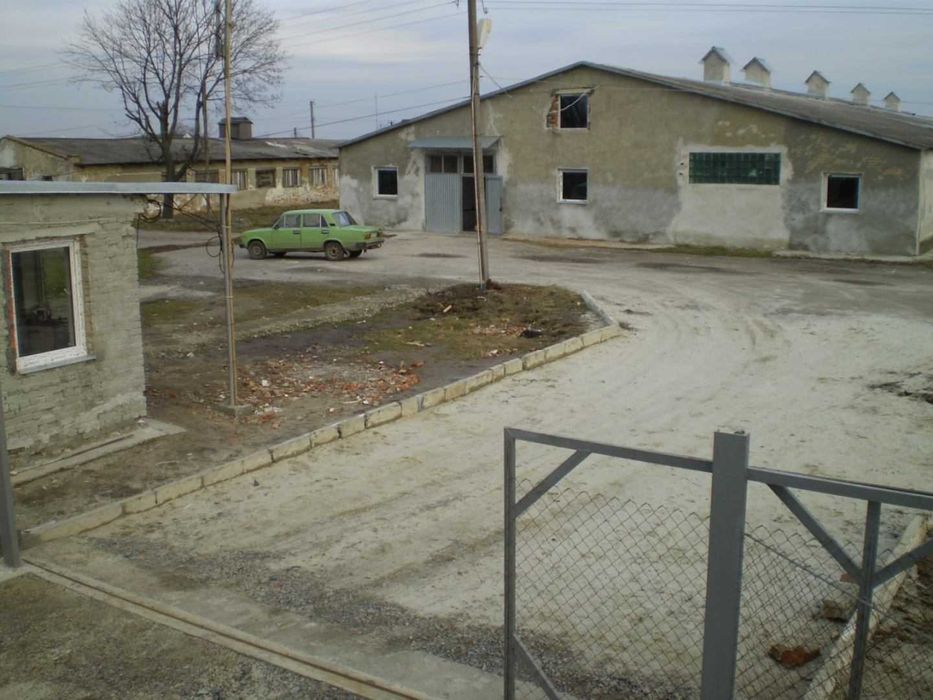 Продається комплекс приміщень площею 3250м.кв(1491,1500,715,206,38,16)