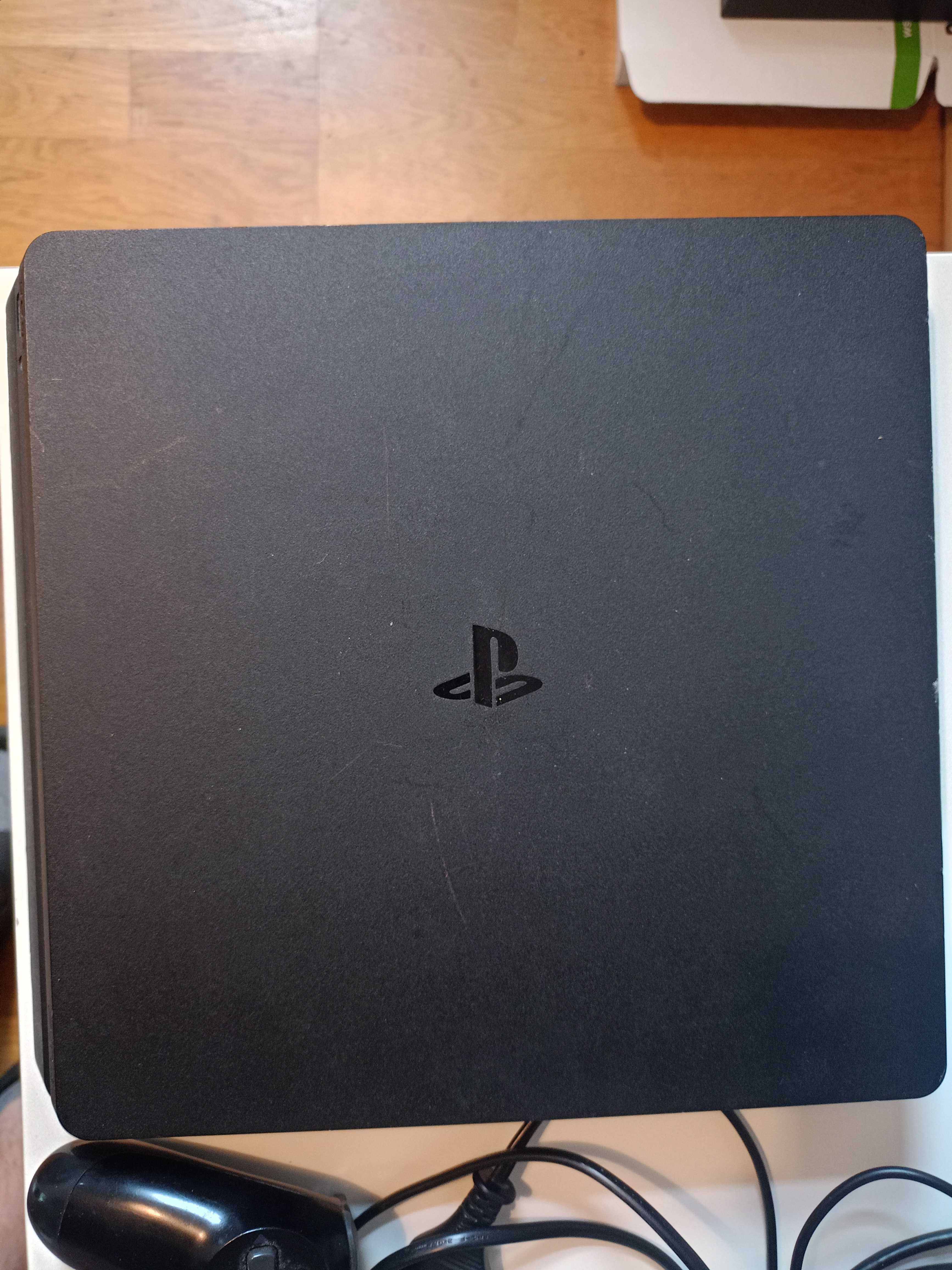 PlayStation 4 Slim + Pad + 3 gry