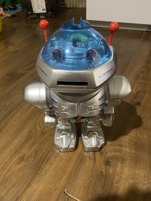 детский робот на пульте