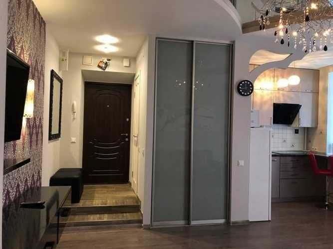 Затишна 2к квартира з Джакузі у центрі Києва, біля м. Льва Толстого