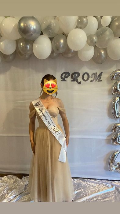 Сукня випускна бежева