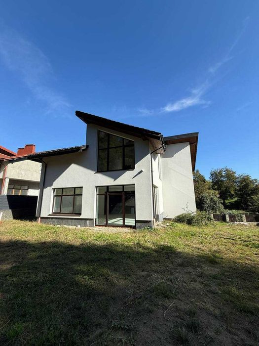 Продаж розкішного  будинку в Брюховичах з завершеним ремонтом