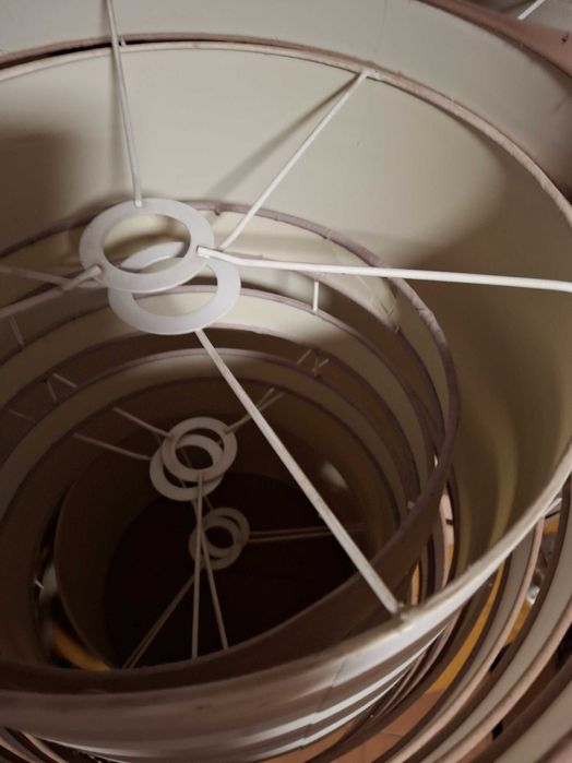 Candeeiros de teto em bom estado