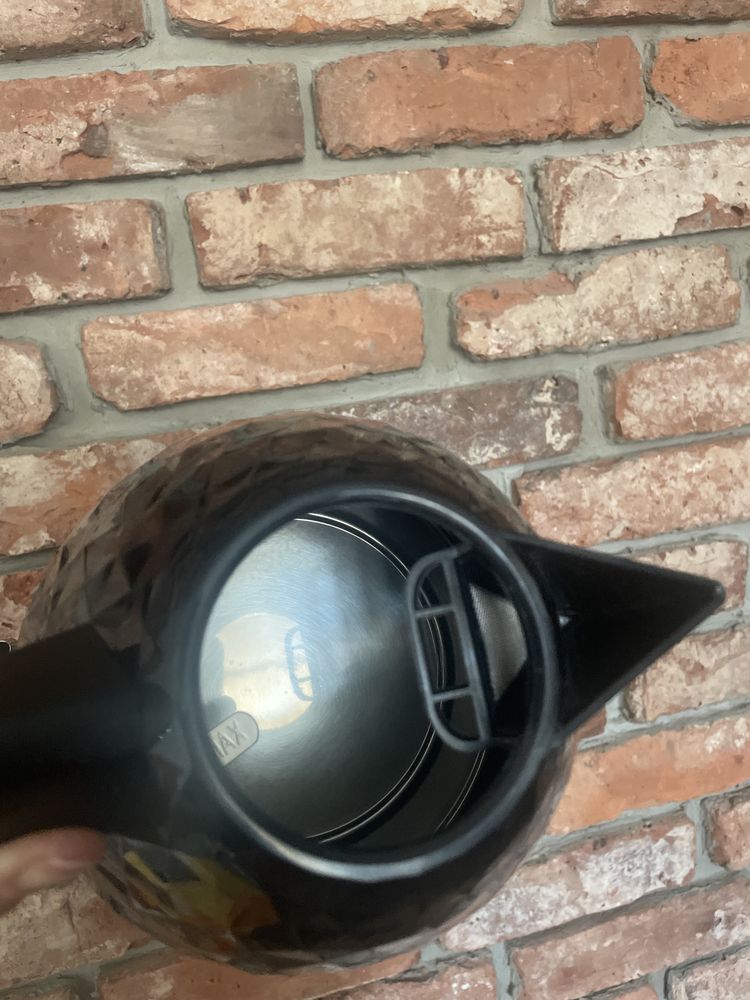 Czajnik DELONGHI KBJ 2001.BK Brillante