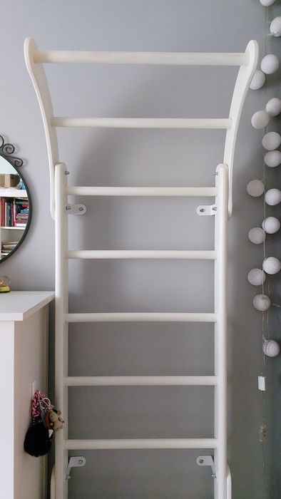 Drabinki drewniane na ścianę białe