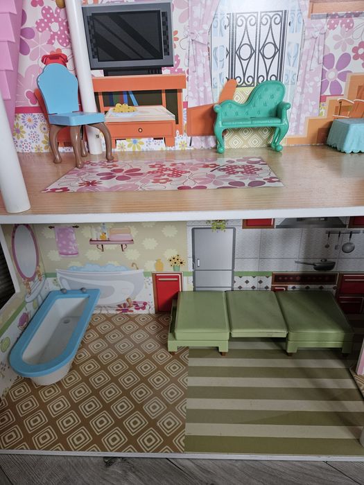 Duży domek dla lalek