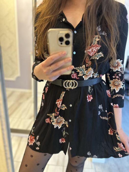 Czarna Sukienka W Kolorowe Kwiaty Luźniejsza Stradivarius S/M