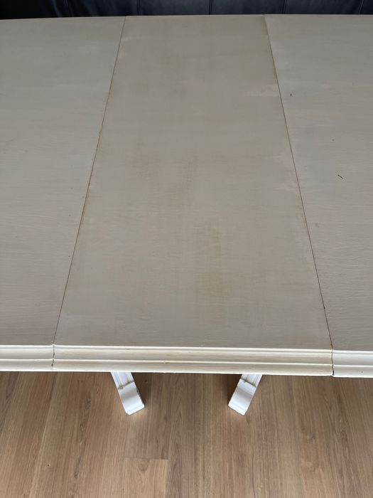 Mesa em madeira maciça
