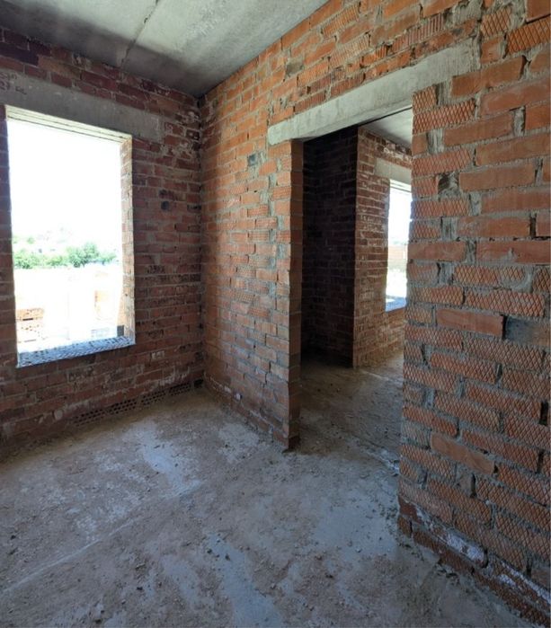 Якісний дуплекс зі зручною  локацією та асфальнованим підїздом