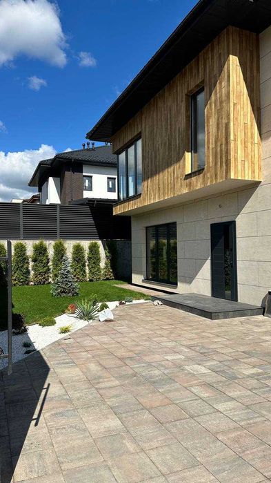 Просторий будинок в Лісниках з панорамним видом — мальовниче місце!