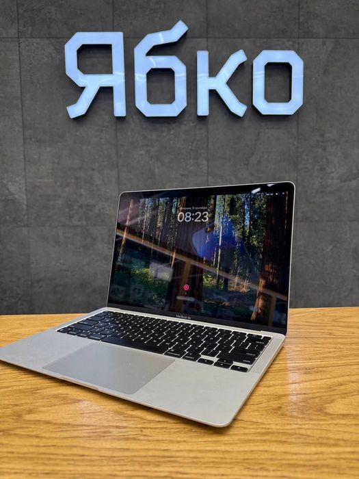 MacBook Air 13" M1 Silver 8GB/256GB (2020) used