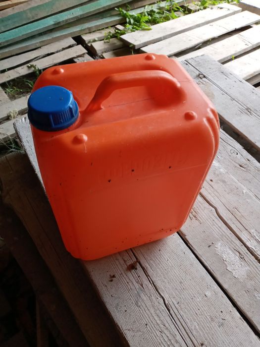 Каністри 10 літрів