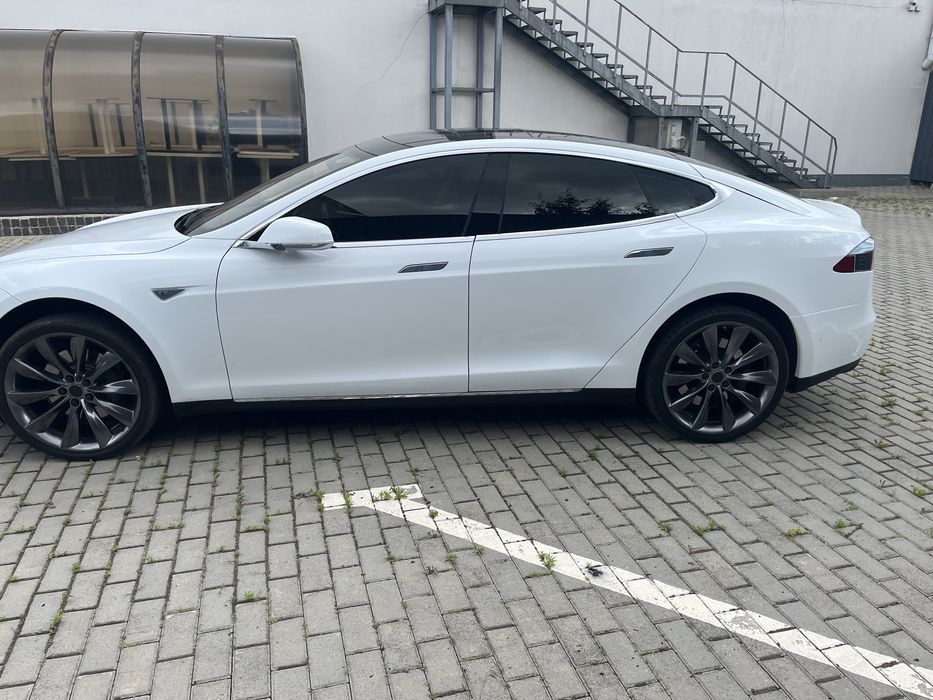 Tesla S 85 квт полный привод пневма