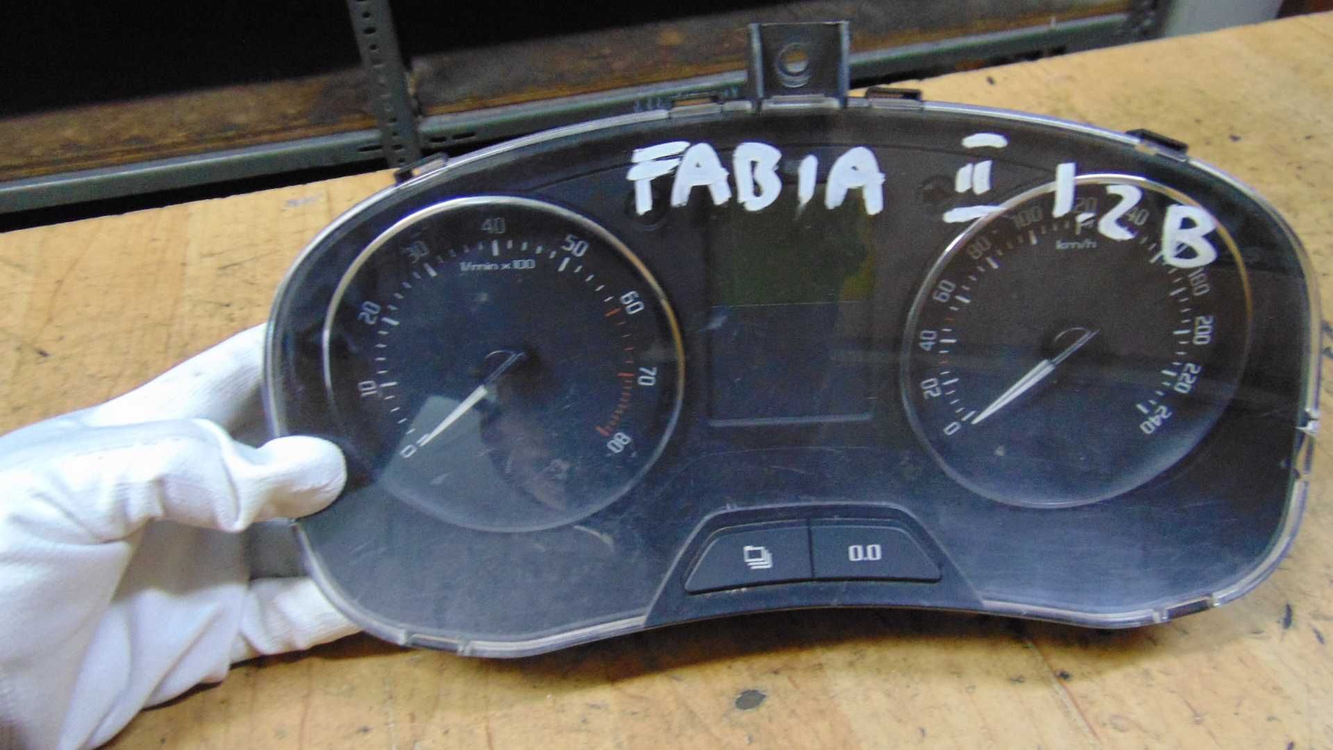 Kwi55 Licznik zegary prędkościomierz skoda fabia II wysyłka