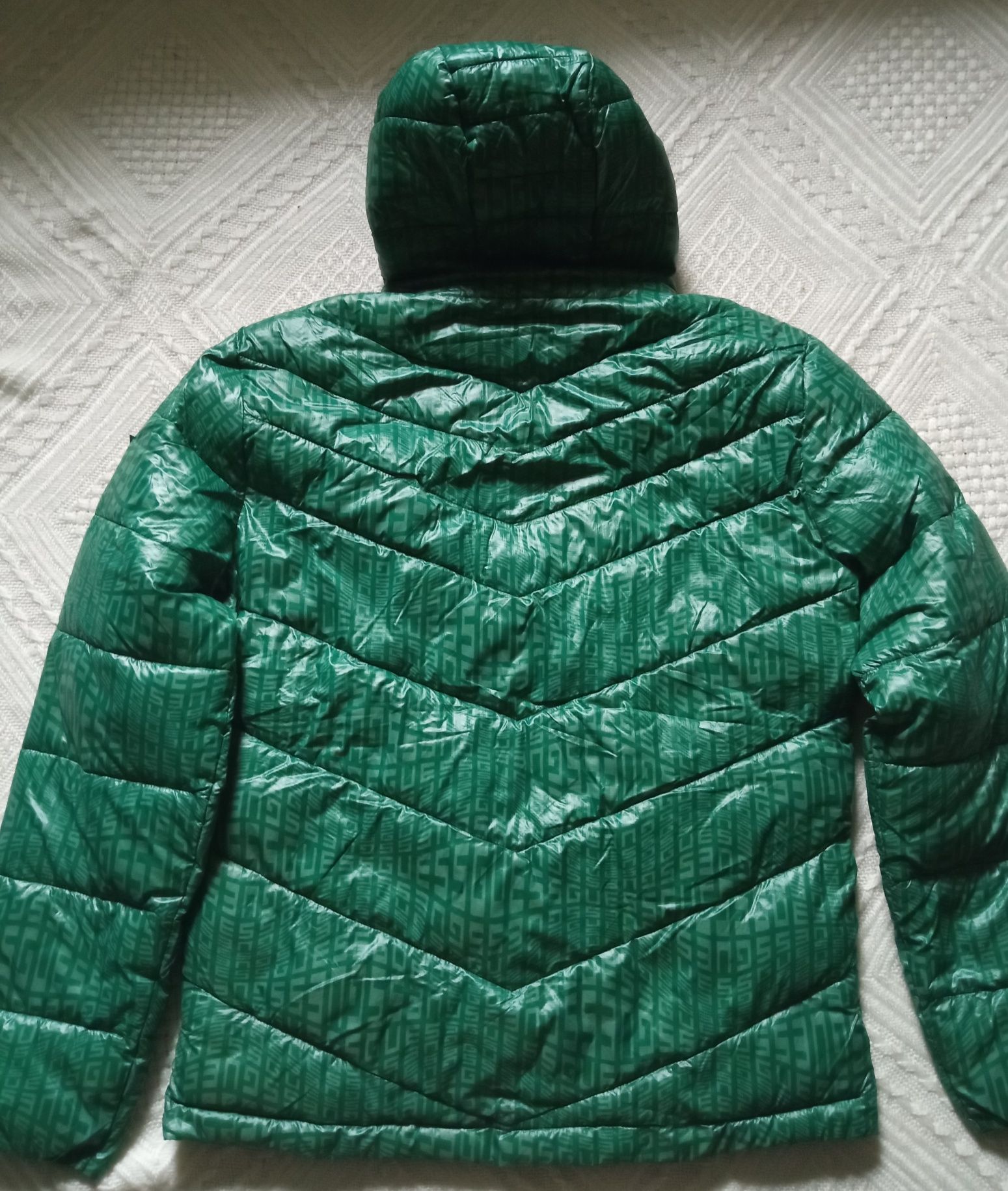 Куртка     Guess