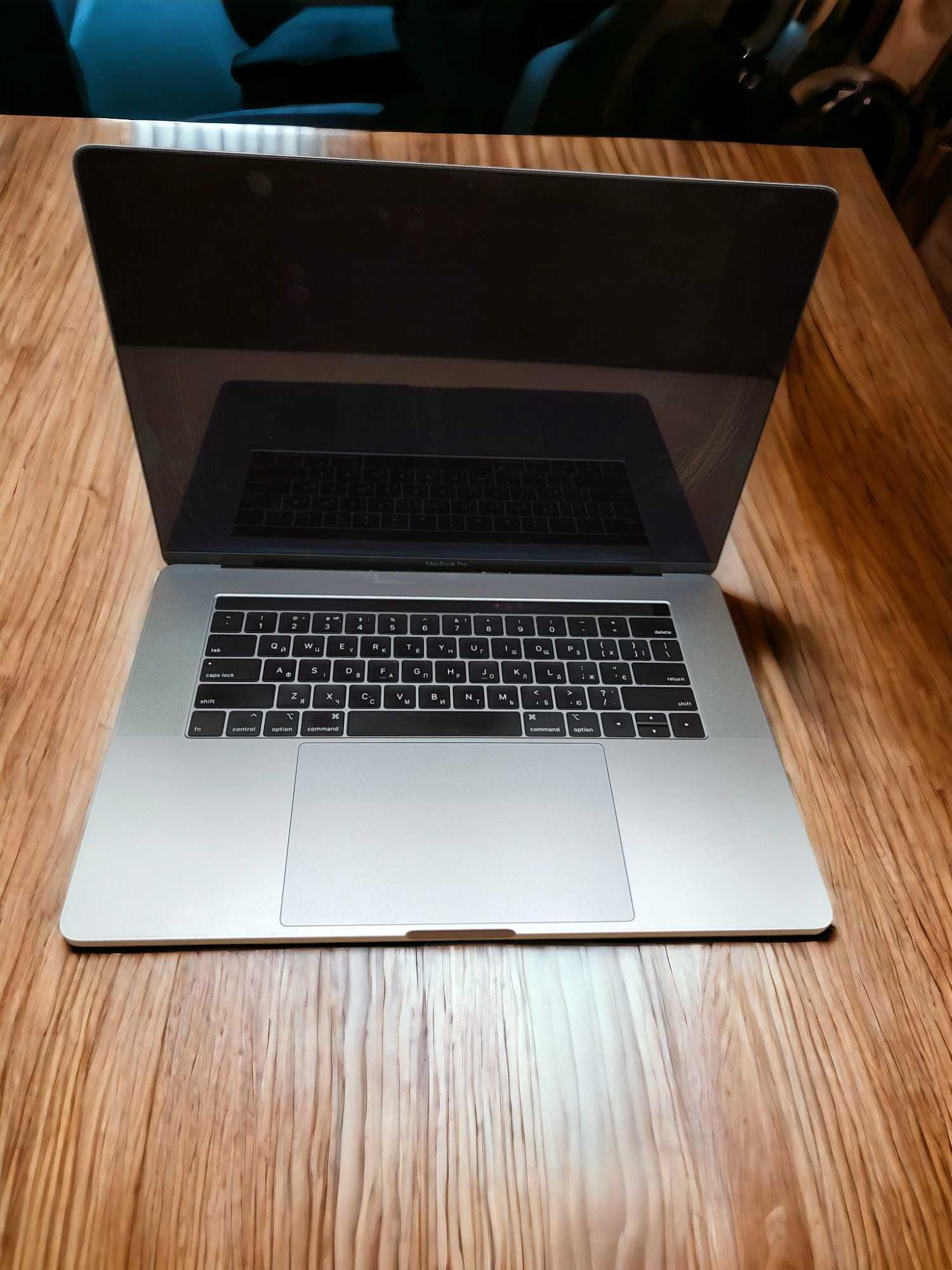 Ноутбук Apple MacBook Pro A1990 2018 15" i7|16 GB | 512 | Radeon | MDM