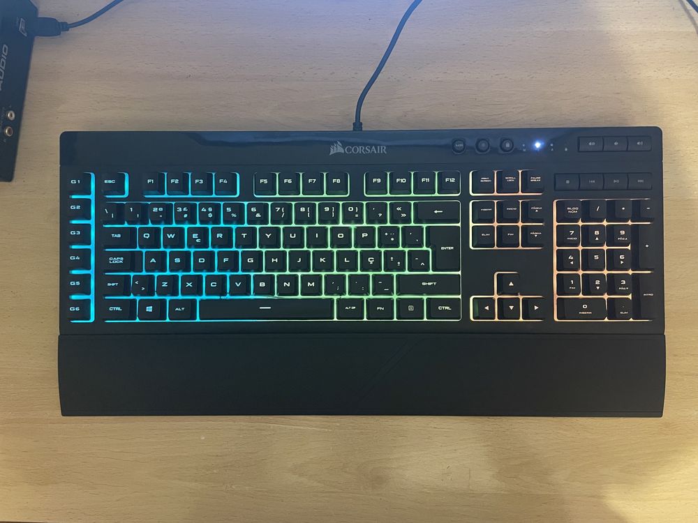 Teclado Corsair Gaming K55 RGB - PT + oferta Tapete de Rato Corsair