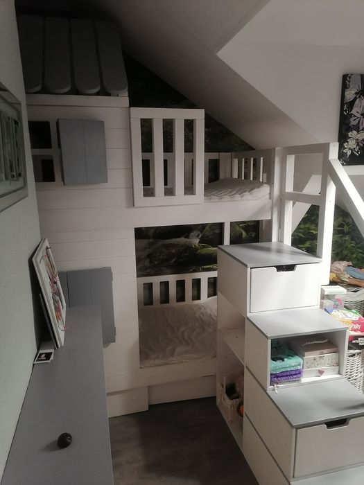 Łóżko piętrowe domek