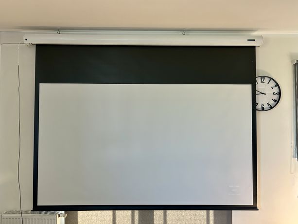 Ekran projekcyjny elektryczny Suprema Andromeda Elegant 234x132 cm