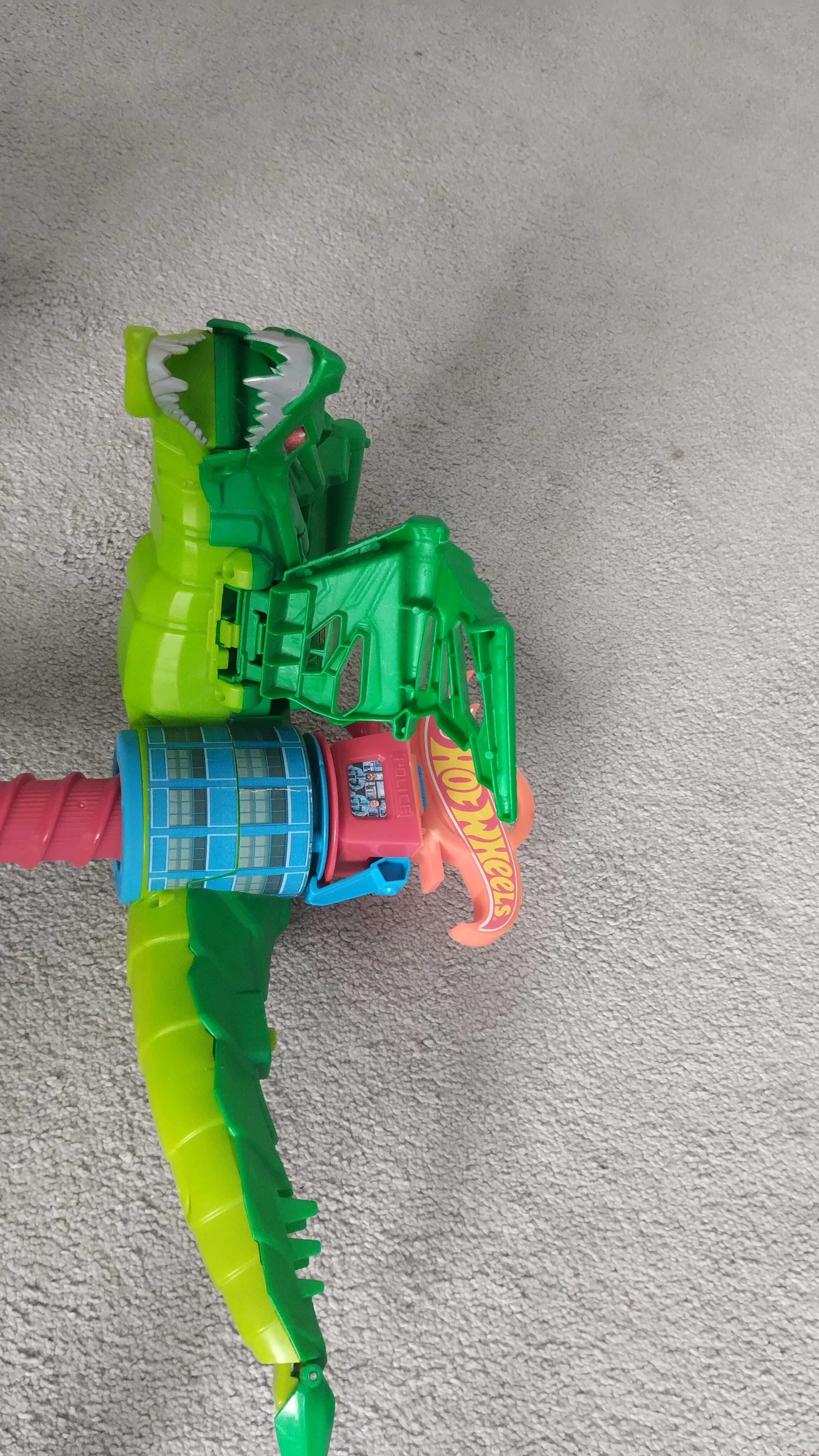 Hot Wheels z napędem Smoka!