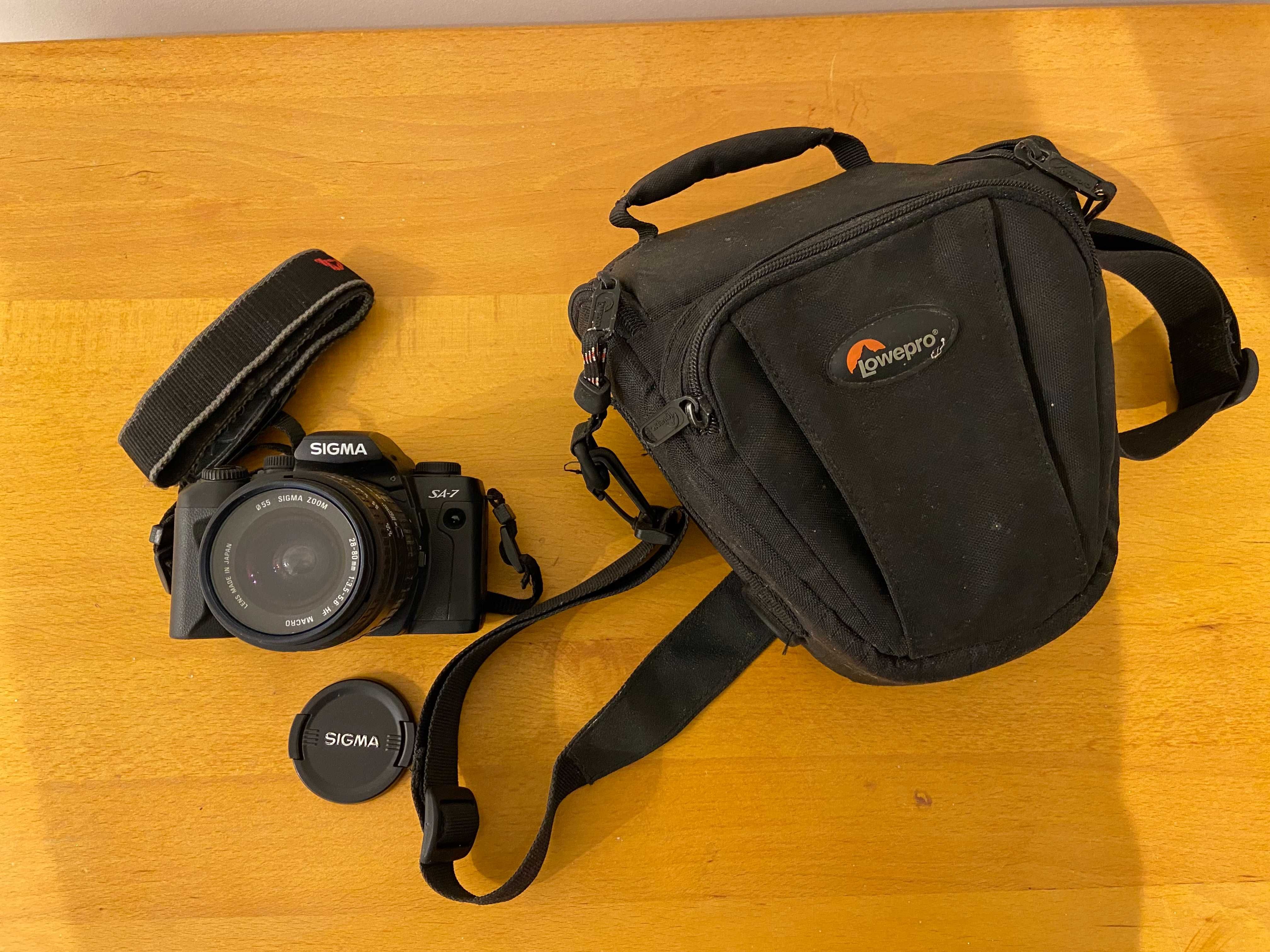 Lustrzanka Sigma SA-7 z obiektywem 28-80 mm + pokrowiec LowePro
